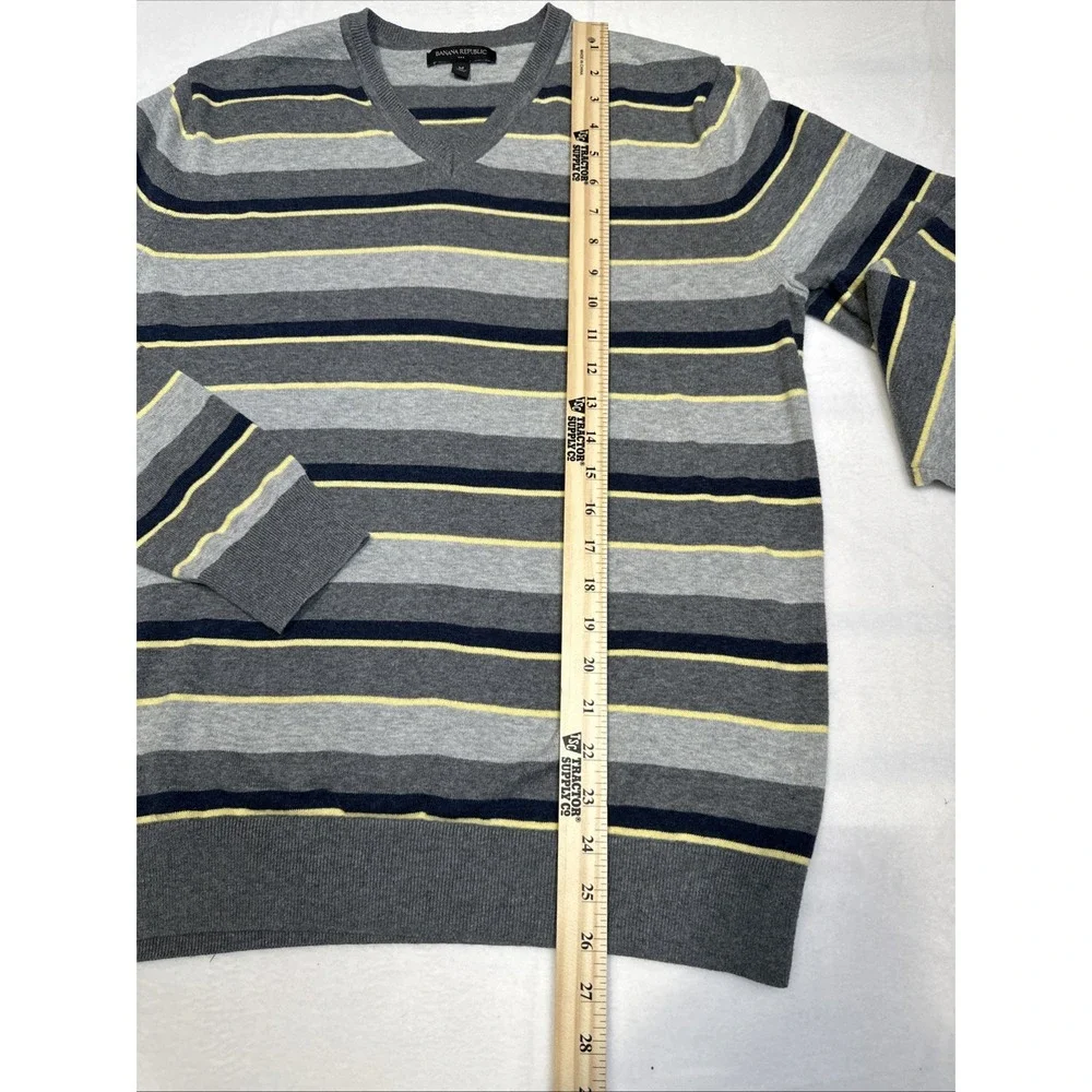 Men's‎ Banana Republic V Neck Long Sleeve Sweater Size M